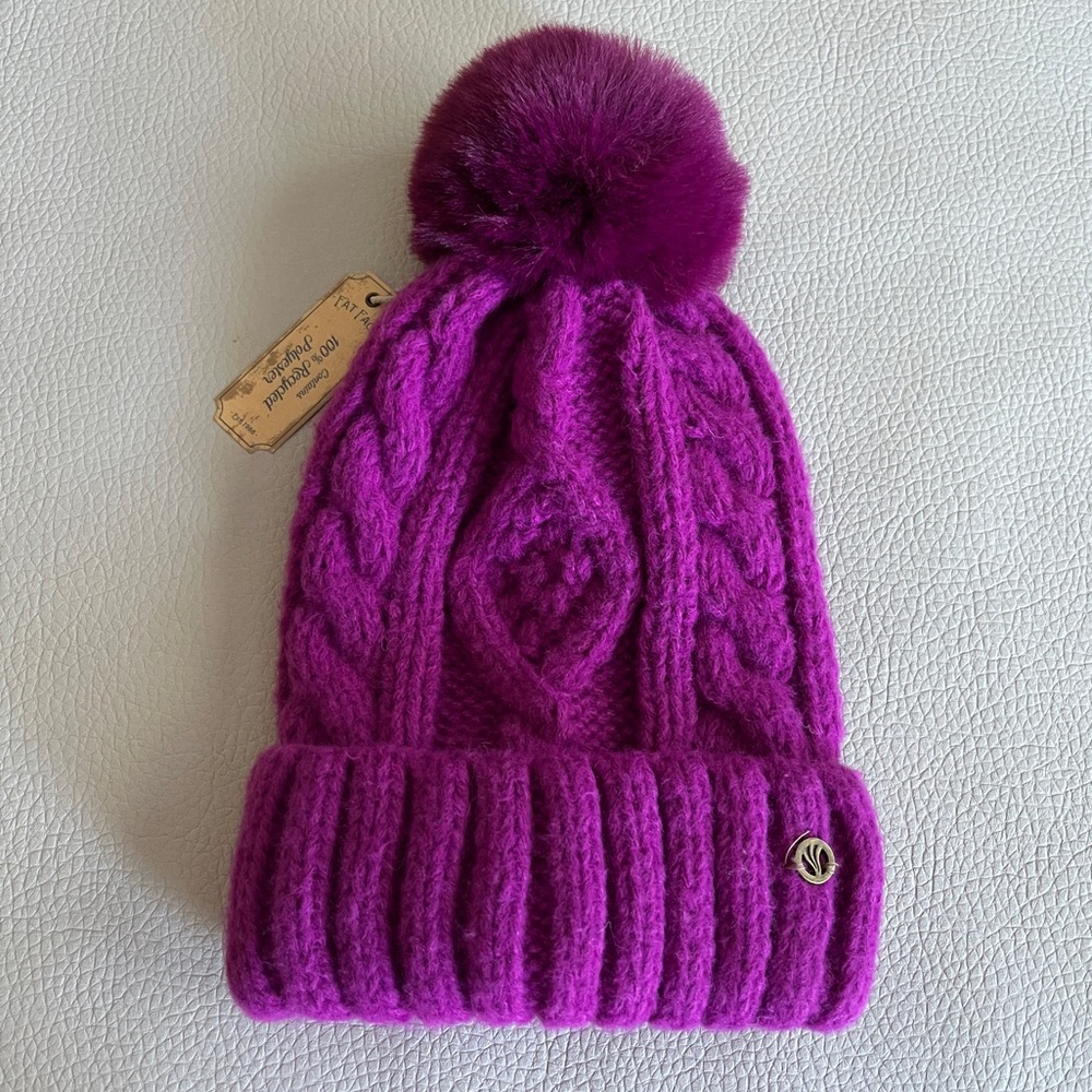 NWT - Fat Face Women’s Cable Knit Pom Pom Beanie